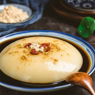 Pudín frío de arroz con azúcar moreno tradicional 红糖凉糕