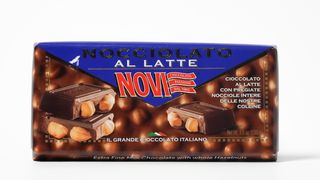 Novi - czekolada mleczna z orzechami 130g
