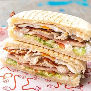 Campero con Huevo y Bacon