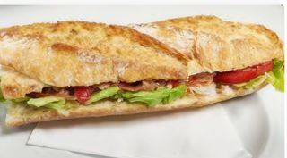 Bocadillo frío vegetal tortilla francesa