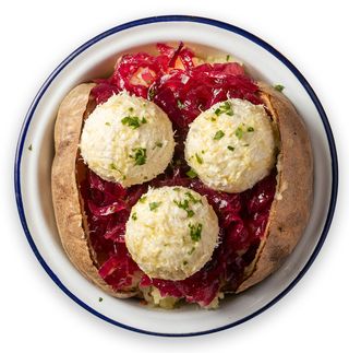 Baccalà* mantecato e cipolle rosse caramellate