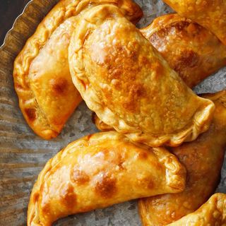 Empanada de cebolla caramelizada