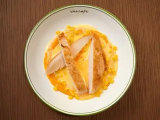Куряча грудка з морквяно-кукурудзяним пюре (300g)