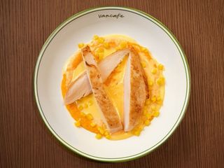 Куряча грудка з морквяно-кукурудзяним пюре (300g)