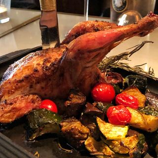 Pollo picantón al horno con boniato y romero