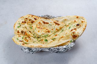 Cheese garlic naan
