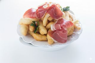 Scugnizzi accompagnati da prosciutto di Parma 24 mesi DOP