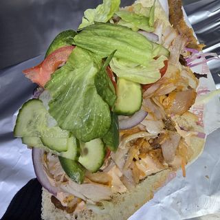 Kebab bułka z surówką mega