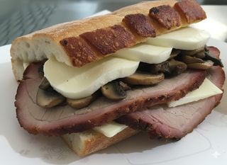 Porchetta, funghi, caciocavallo e mozzarella