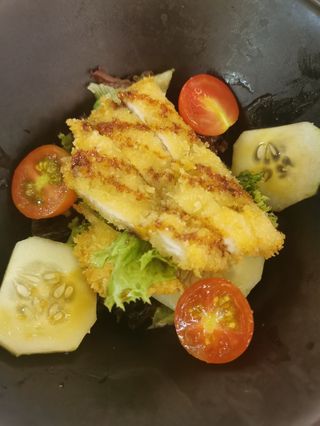 1  Ensalada de pollo frito