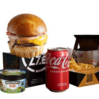 Menú Bassic Bacon 200 gr + Ben &. Jerry 100 ml