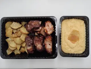 Spiedo famiglia 4 porzioni, con polenta, patate al forno