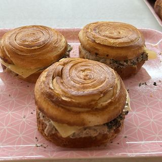 Roll atún, queso crema y Philadelphia