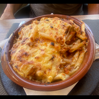 Macarrones Boloñesa con queso gratinado