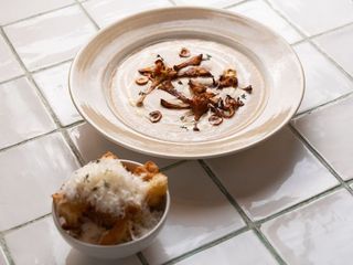 KREM GRZYBOWY Z KURKAMI I TRUFLOWYM AKCENTEM