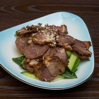 304	凉拌牛肉（辣）	Cold beef