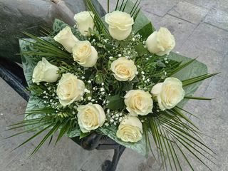 Ramo Doce Rosas Blancas Colombianas De Alta Calidad.