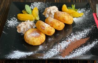 Фірмові сирники "Calvados" з домашнього сиру