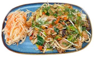 150E.Makaron udon z krewetkami