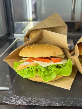 Бургер з куркою GLOVO