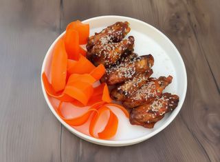 Курячі крильця, запечені в соусі чілі джем 300г