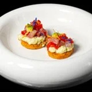 An08. Bruschetta hamachi - 2 pezzi