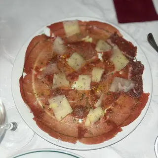 Carpaccio De Ternera con esquirlas de parmesano 