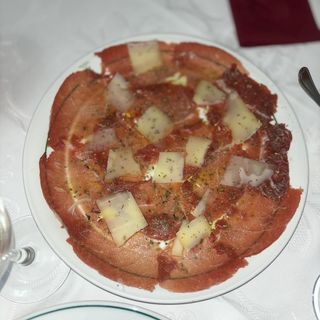 Carpaccio De Ternera con esquirlas de parmesano 