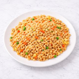 35. Pirjana riža s jajima i povrćem