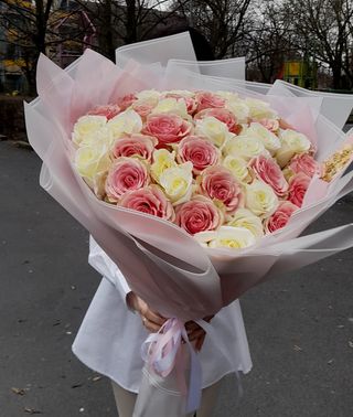 Bukiet biało-różowych róż 60-70cm -15szt