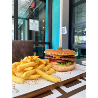 Телешки чийзбургер (350г)