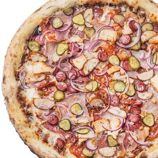 Піца Сетте Карне з маринованими огірками