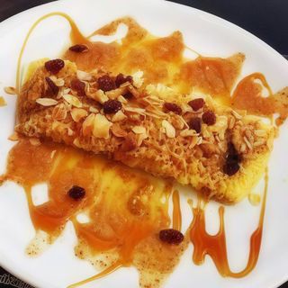 Baghrir À L'amlou, Miel Et Fruits Secs