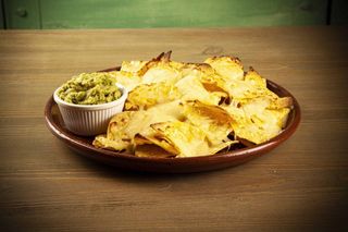 Nachos con guacamole (1/2 ración)
