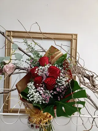 Ramo com 5 Rosas