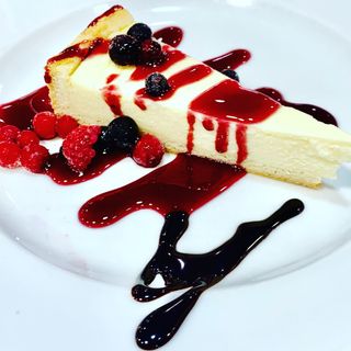 Tarta de queso con frutas del bosque