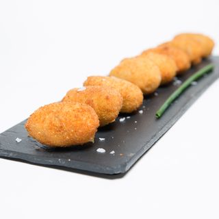 Croquetas de gambas al ajillo