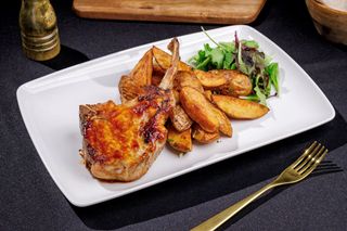 Porc chop frăgezit la jar și cartofi prăjiti