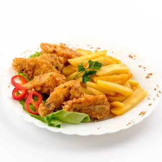 2 porții de aripioare de pui + 2 porți de cartofi prăjiți 