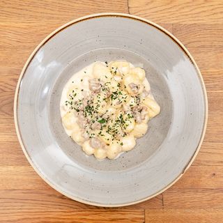 Gnocchi con crema di gorgonzola e salsiccia