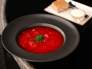 Борщ український з квасолею та солоним наполеоном (400г)