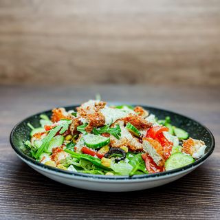 Salată Crispy Chicken