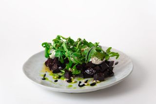 Салат из свеклы со взбитым сыром Фета