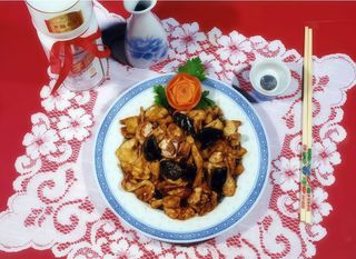 Pollo Con Bambú Y Setas Chinas