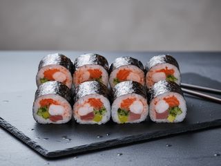 Футомак з лососем, тунцем, креветкою (270/10/15g)