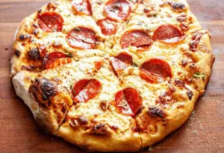 Pizza De Peperoni (33 Cm.)