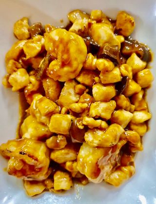 Pollo con gamberi e funghi