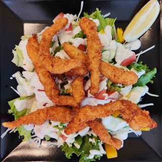 Hrskava salata s piletinom, preljev od limuna