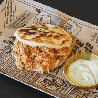 AREPA DE POLLO