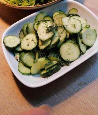 Salata de Castraveti Verzi